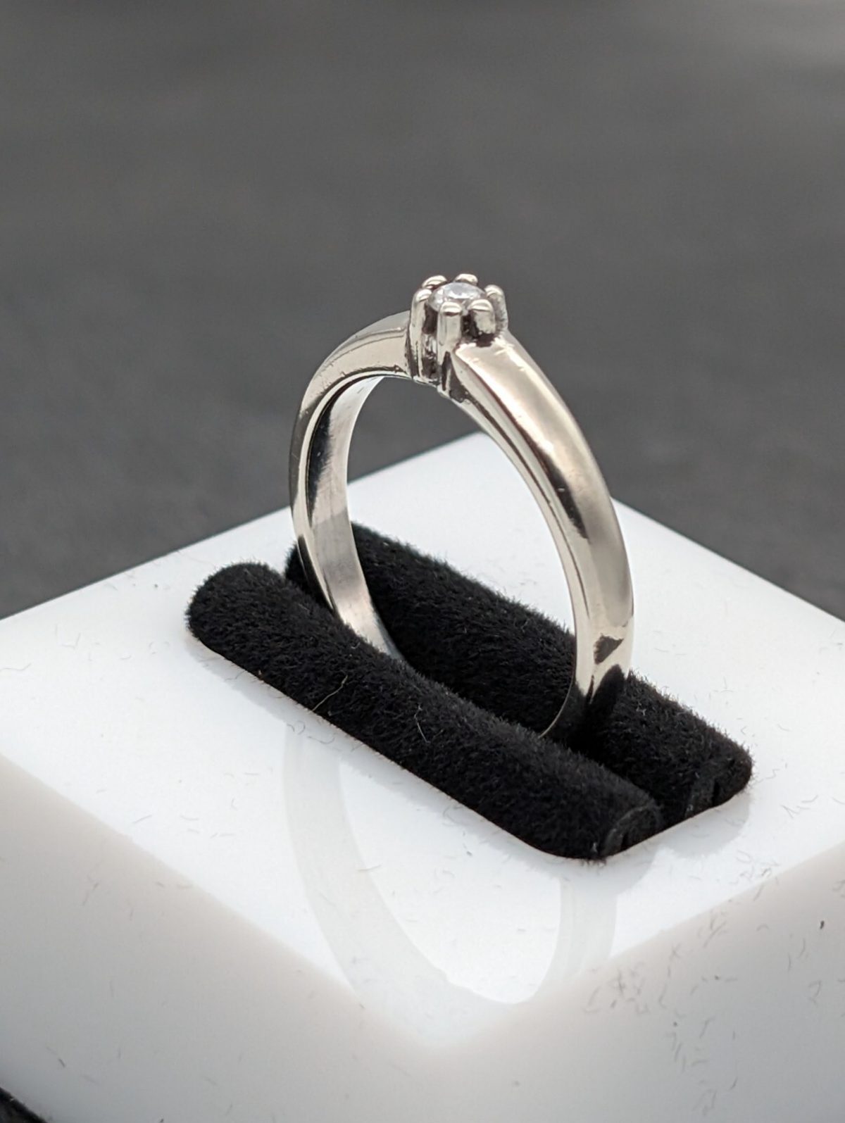 Solitär Damenring 585/14K Brillant 0,10ct 4,18Gramm Weißgold Ring Gr.58 #1038