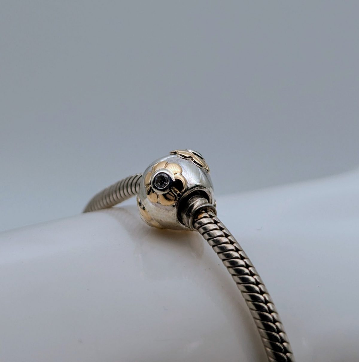 Pandora Raised Flower Charm Armband 925 ALE-14k Gold für Pandora Armbänder #440