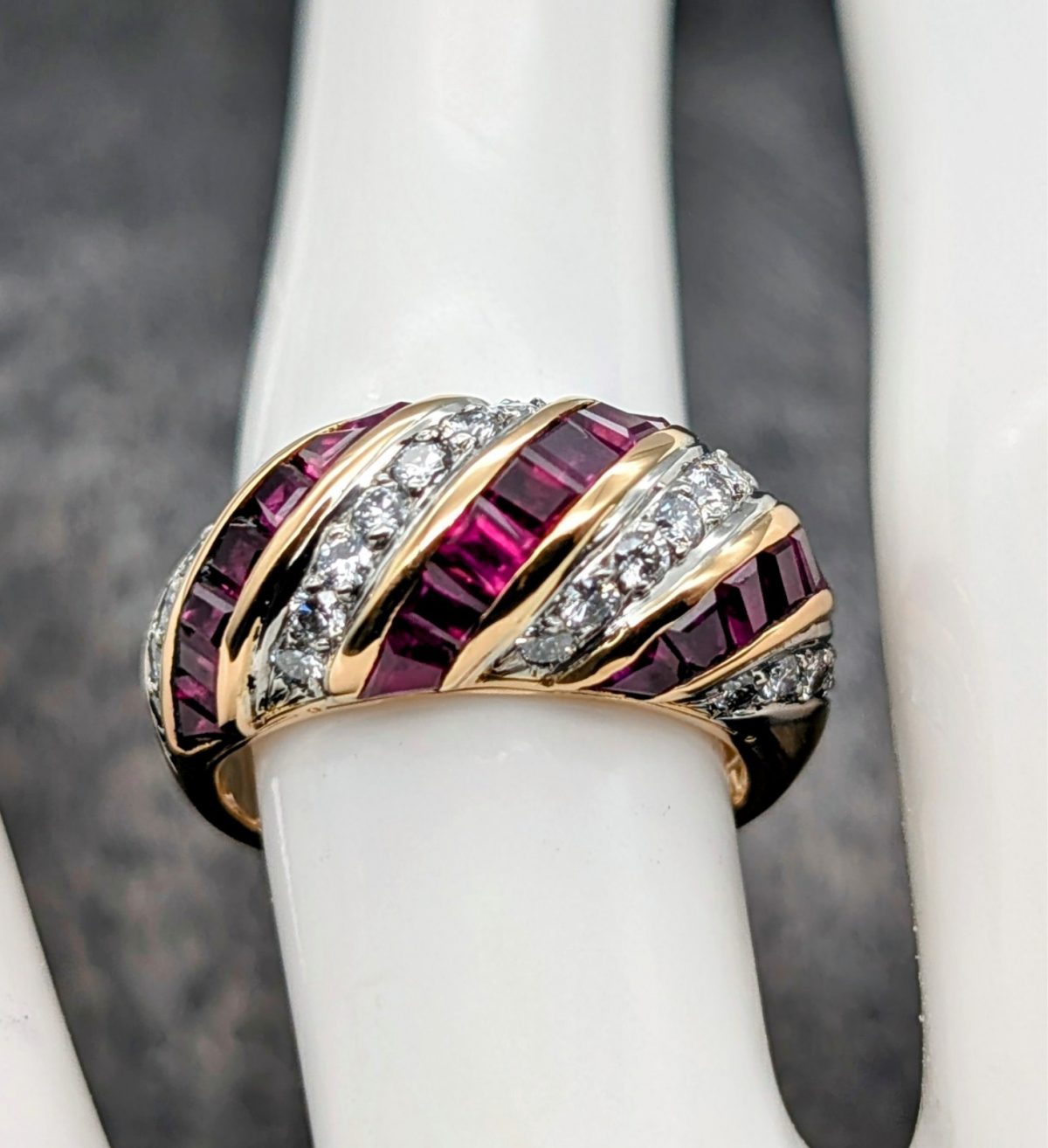 750/18K Gelbgold Cocktail Rubin Brillanten Ring 11,00g Damenring [Gr.52] #1430