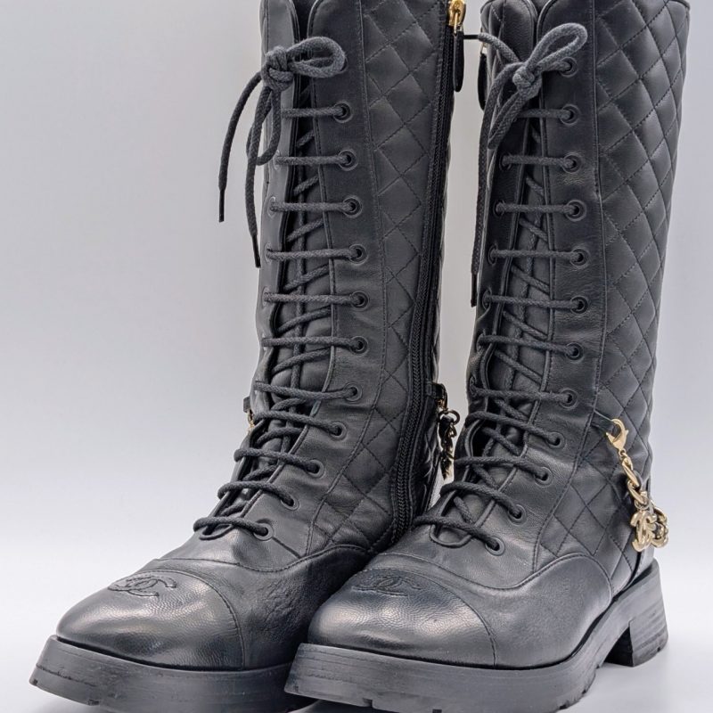 Chanel Lace-Up Combat Boots Leder – Gr. 40 – ikonische CC Chain – Quilted #930