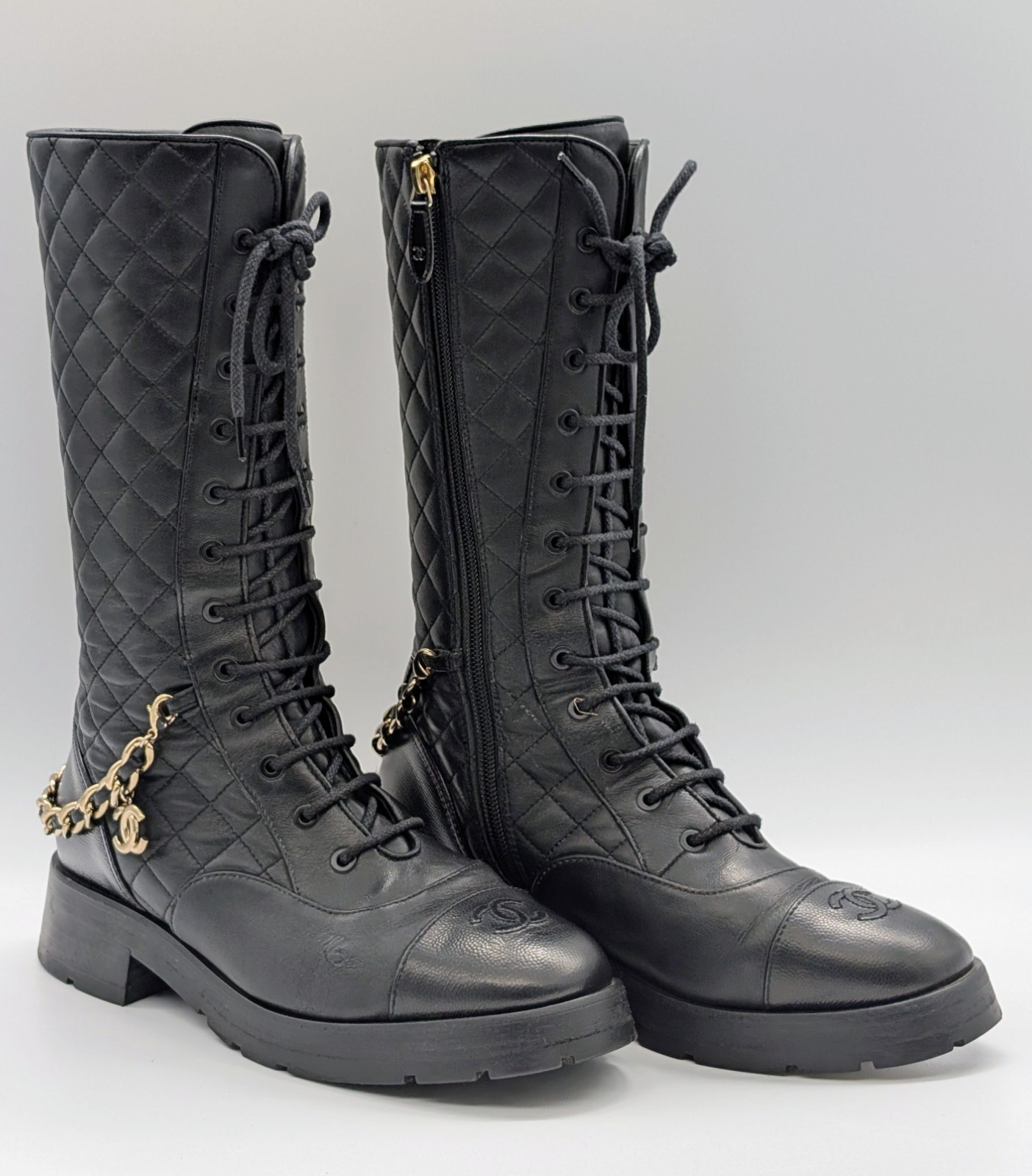 Chanel Lace-Up Combat Boots Leder – Gr. 40 – ikonische CC Chain – Quilted #930