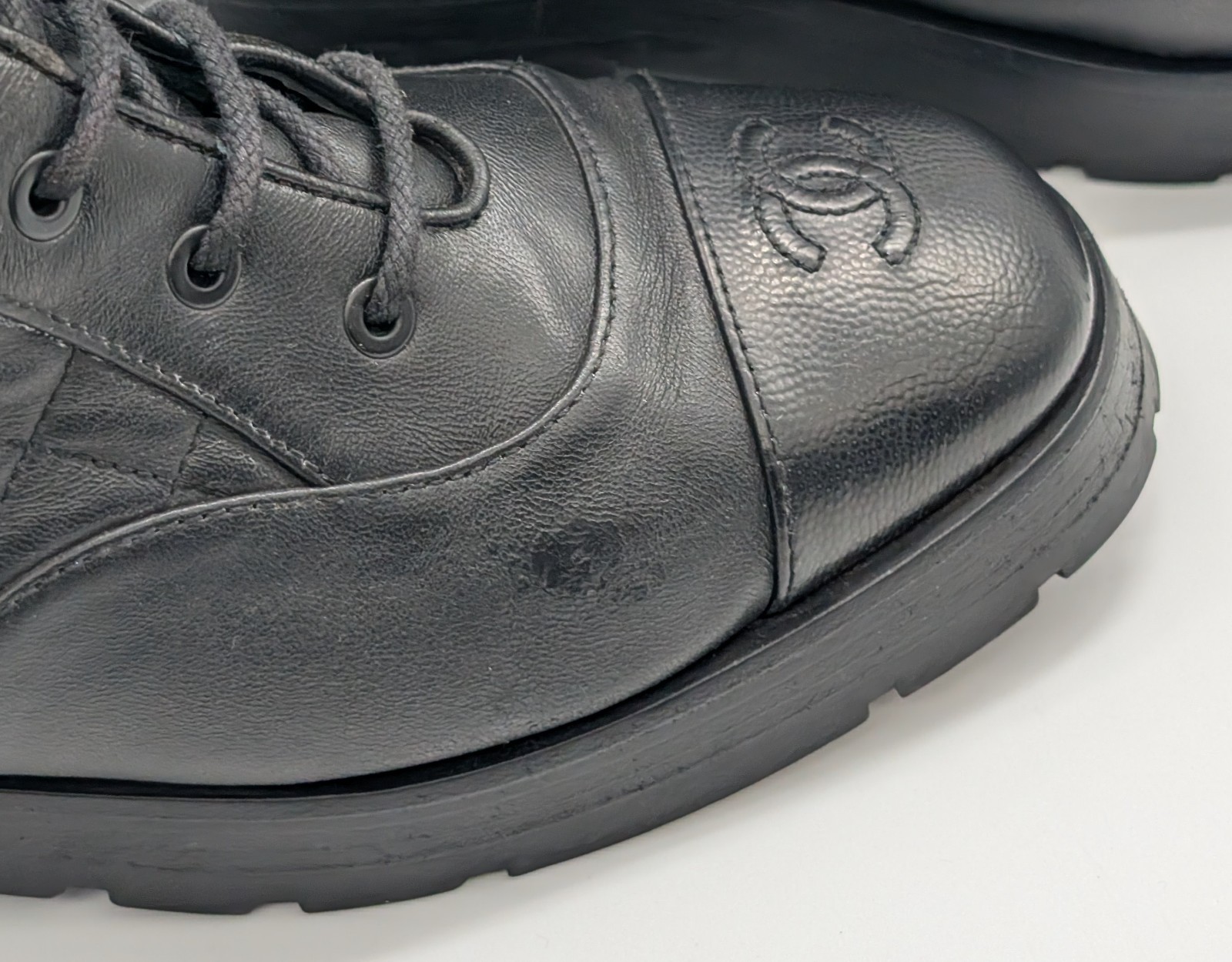 Chanel Lace-Up Combat Boots Leder – Gr. 40 – ikonische CC Chain – Quilted #930