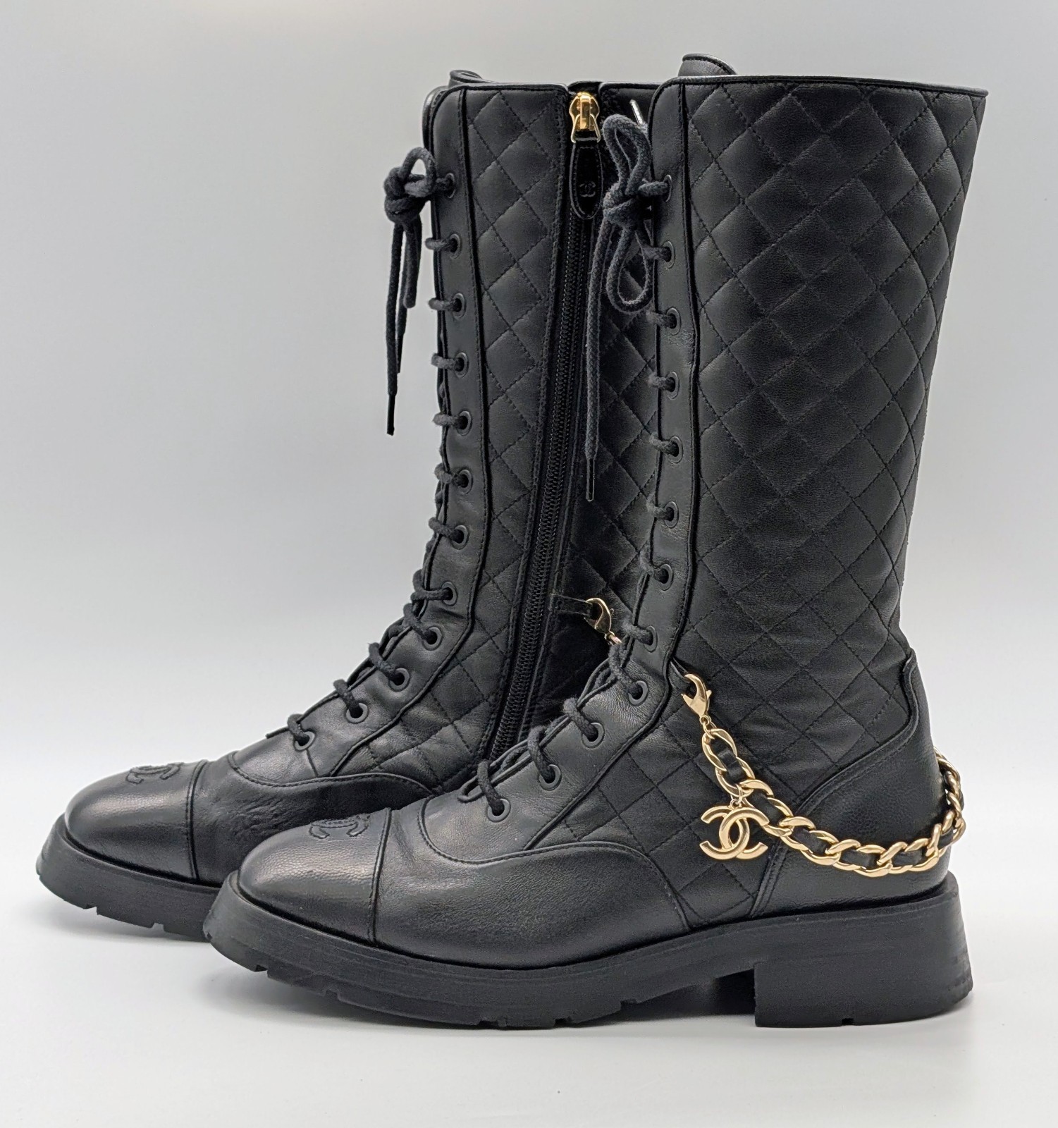 Chanel Lace-Up Combat Boots Leder – Gr. 40 – ikonische CC Chain – Quilted #930