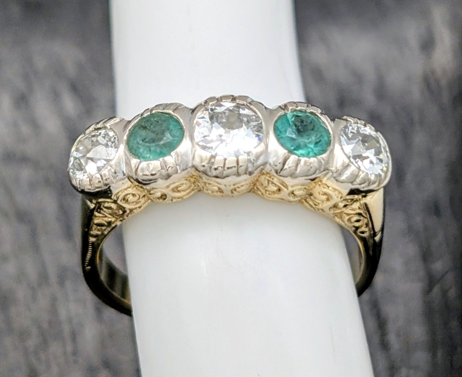 585/14K Gelbgold Smaragd Brillant 0,90ct Damenring – 7,40 g – [Größe 58] #1572