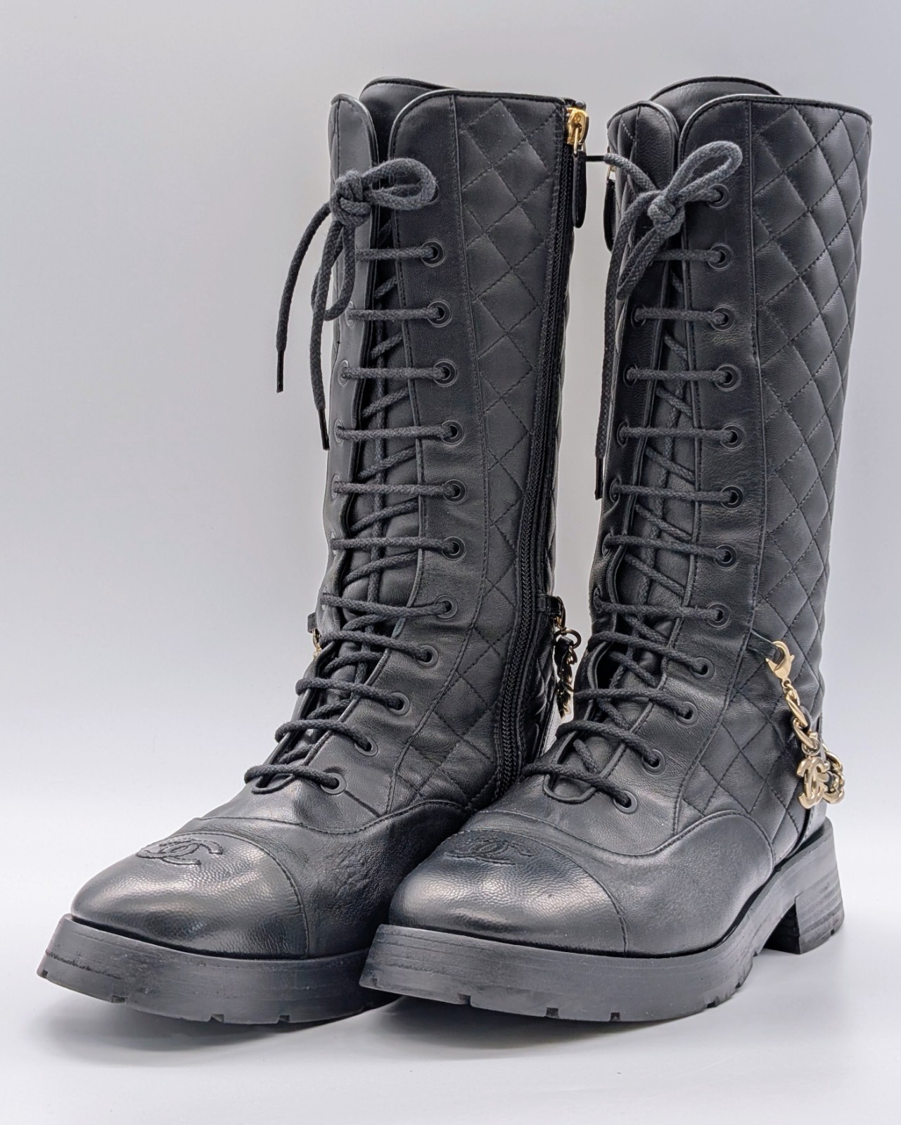 Chanel Lace-Up Combat Boots Leder – Gr. 40 – ikonische CC Chain – Quilted #930