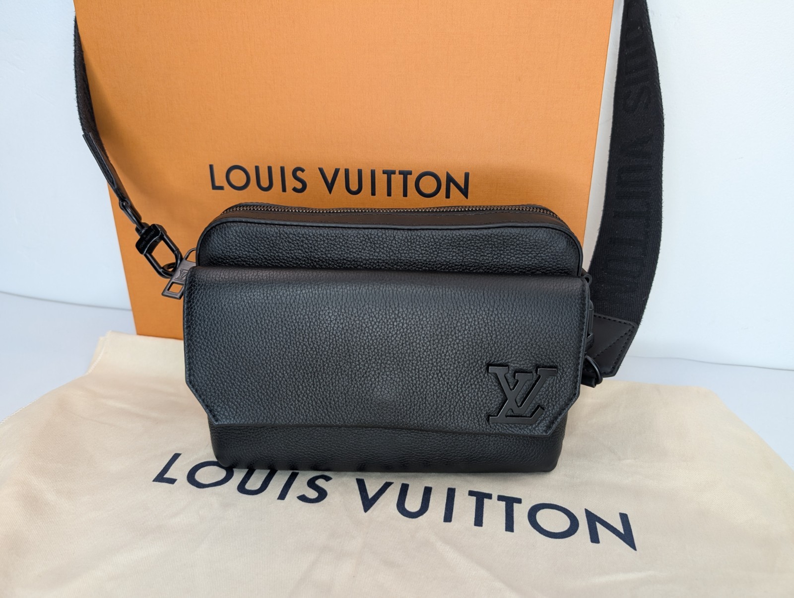 Louis Vuitton Herren Crossbody / Messenger Bag – M22482 Leder Full Set #1911