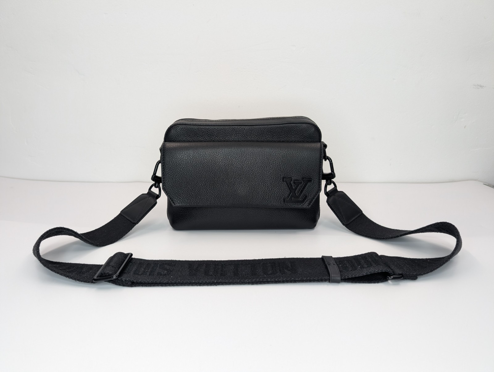 Louis Vuitton Herren Crossbody / Messenger Bag – M22482 Leder Full Set #1911