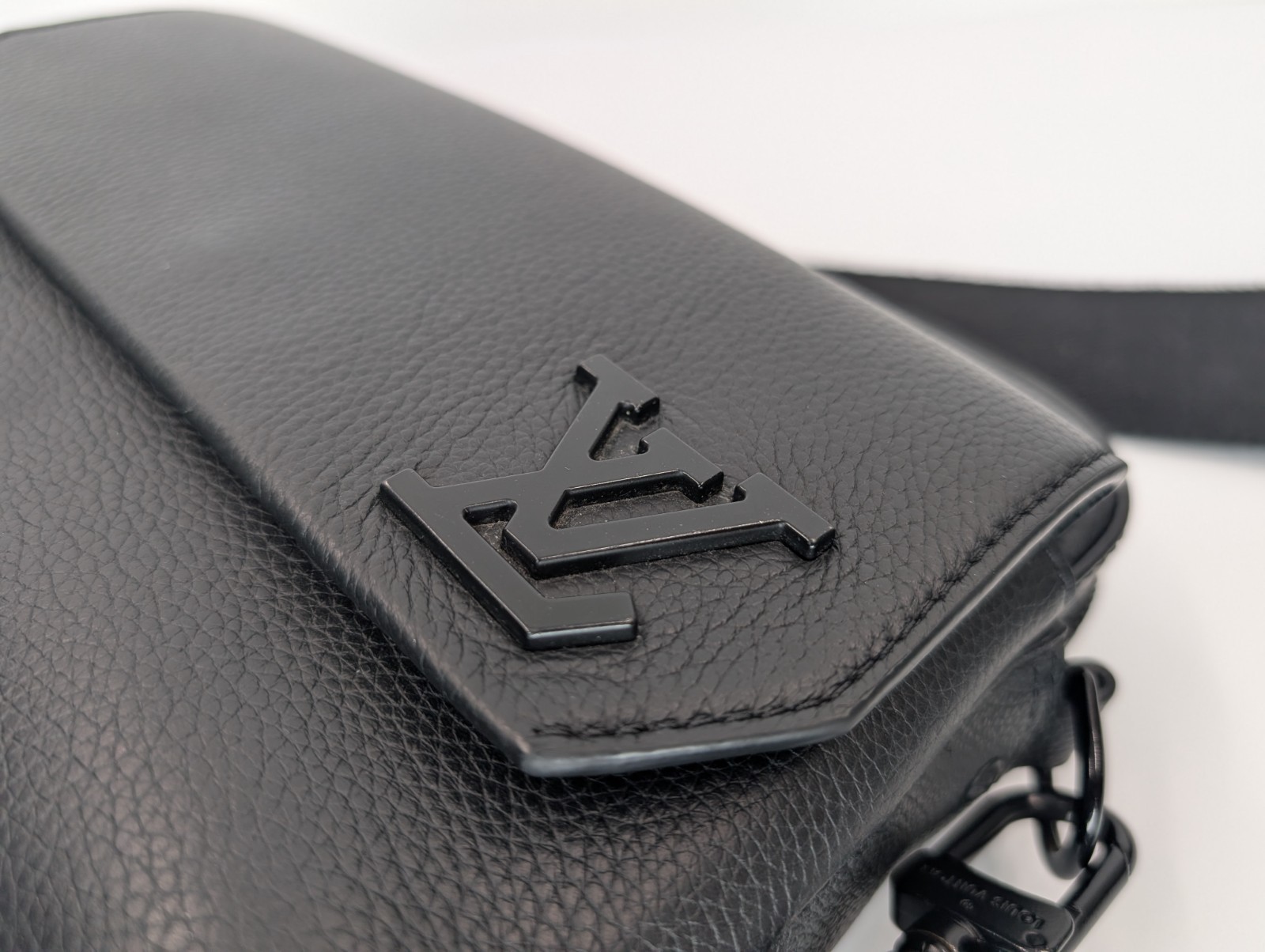 Louis Vuitton Herren Crossbody / Messenger Bag – M22482 Leder Full Set #1911