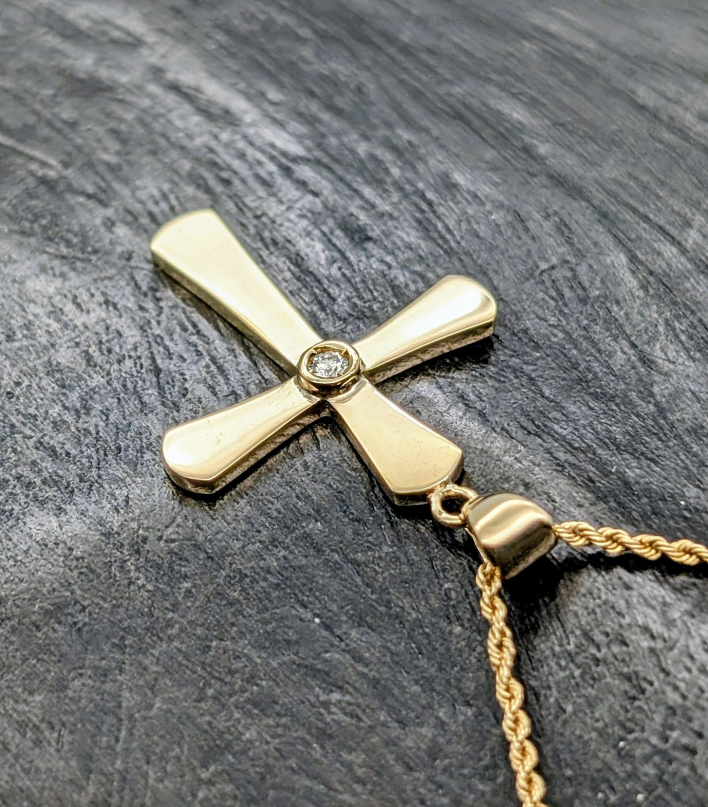 Jesus Kreuz Anhänger 585/14K Gelbgold mit Brillant 4,90g – Für Halsketten #1883