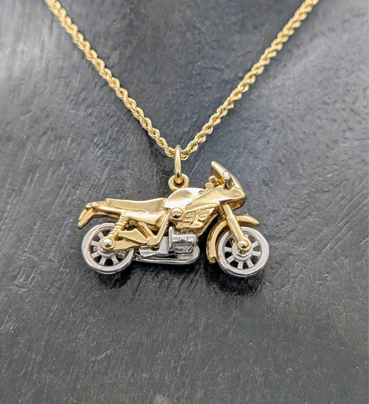 Motorrad Anhänger 333/8K Gelbgold – 5,25g – für Halsketten #N191