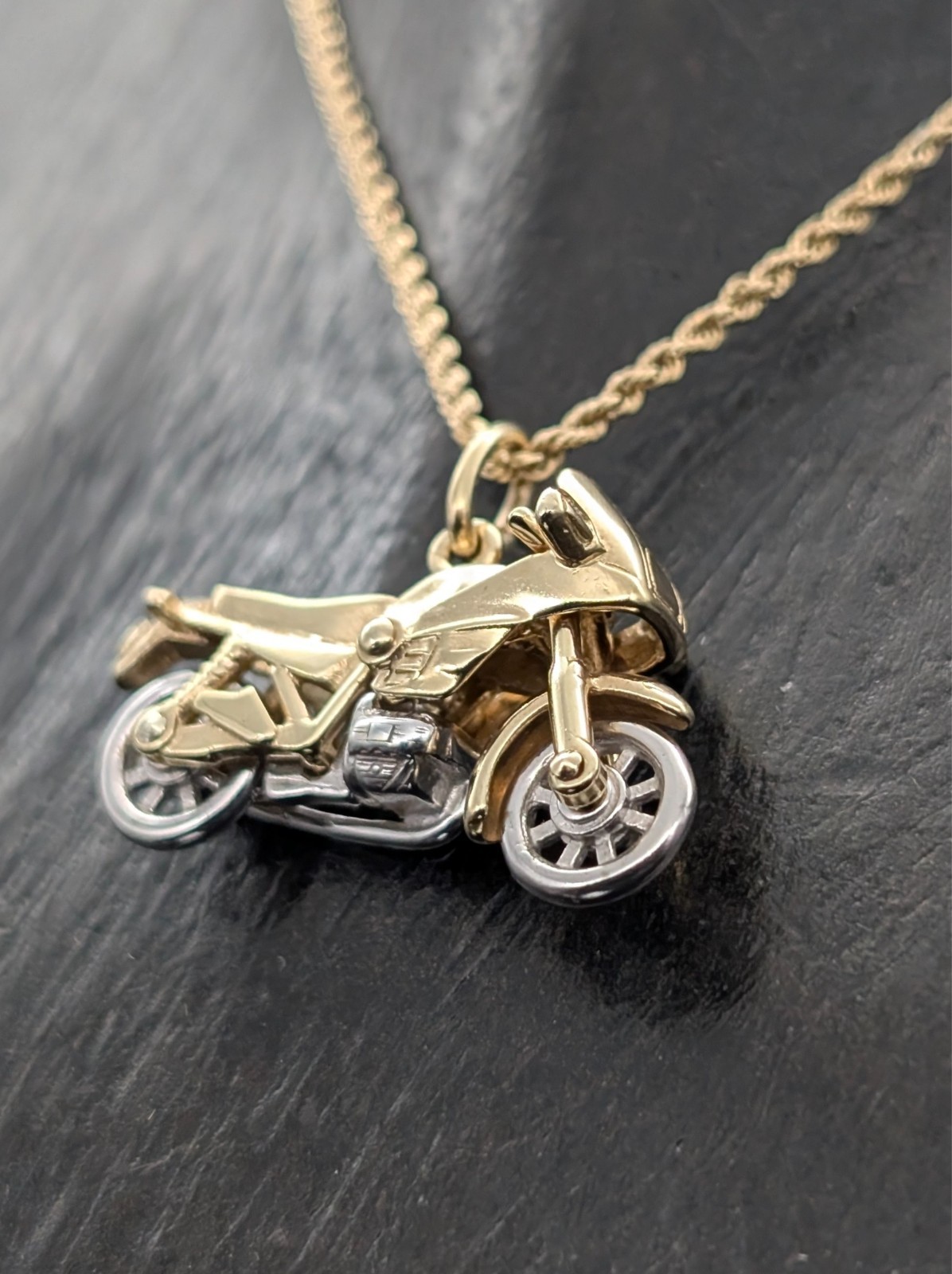 Motorrad Anhänger 333/8K Gelbgold – 5,25g – für Halsketten #N191