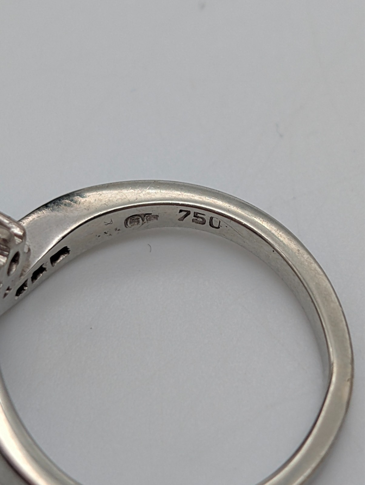 Solitär Brillant 0,62ct Damen Ring Weißgold 750/18K – 4,65g – (Gr. 53) #2077