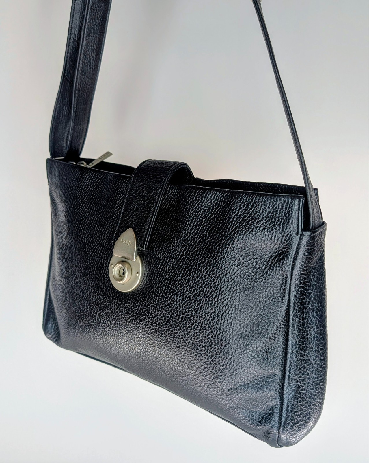 BREE Classic Schultertasche / Umhängetasche – Schwarz – Leder 30 cm Logo #3099