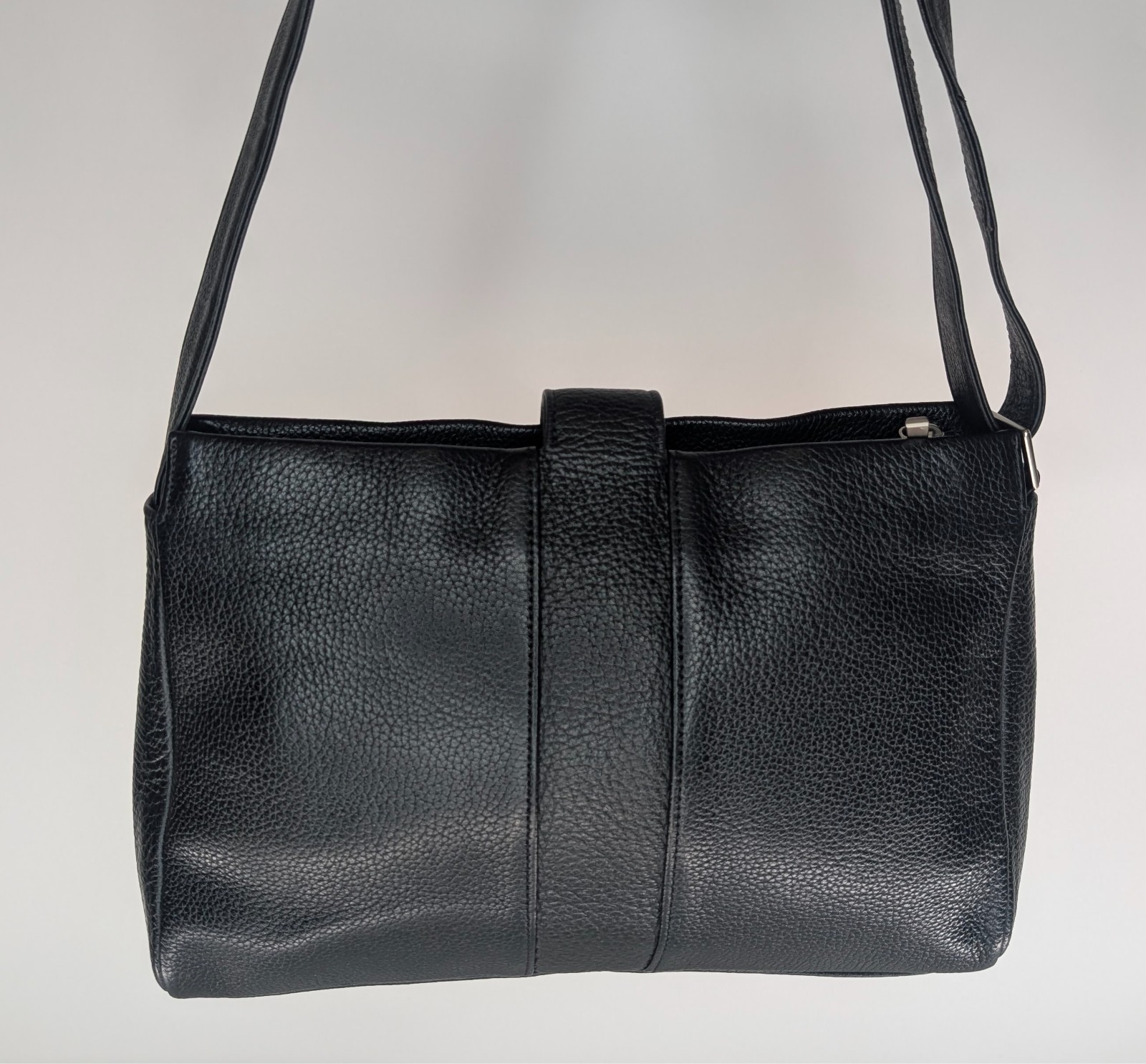 BREE Classic Schultertasche / Umhängetasche – Schwarz – Leder 30 cm Logo #3099