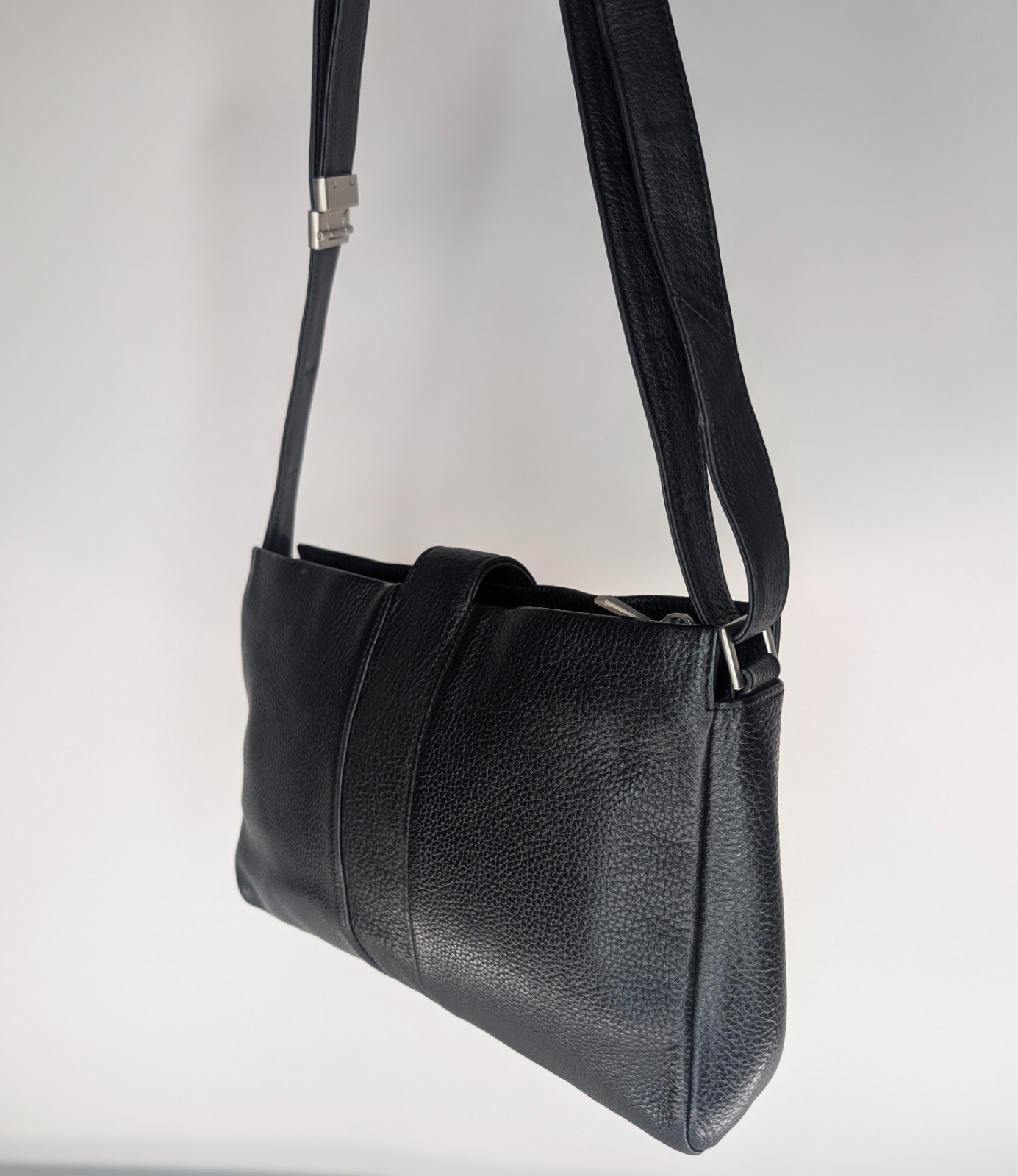 BREE Classic Schultertasche / Umhängetasche – Schwarz – Leder 30 cm Logo #3099