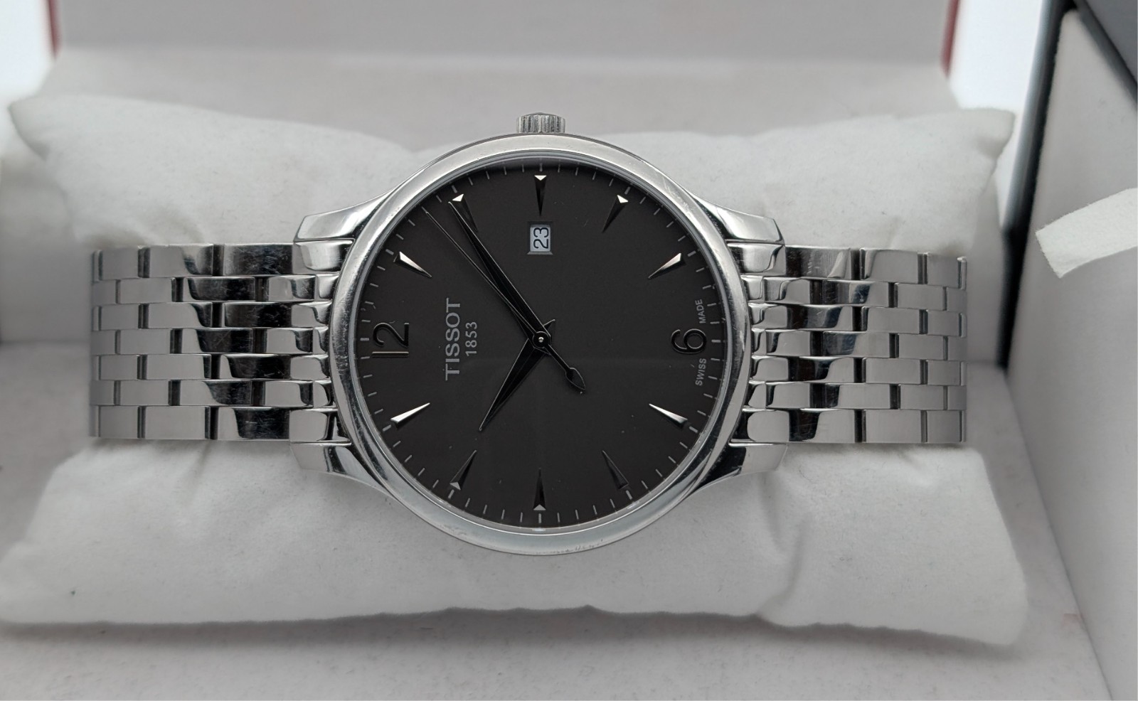 Tissot Tradition Herren Quarz T063610A Black/Silver – Ø42mm Herrenuhr #3130