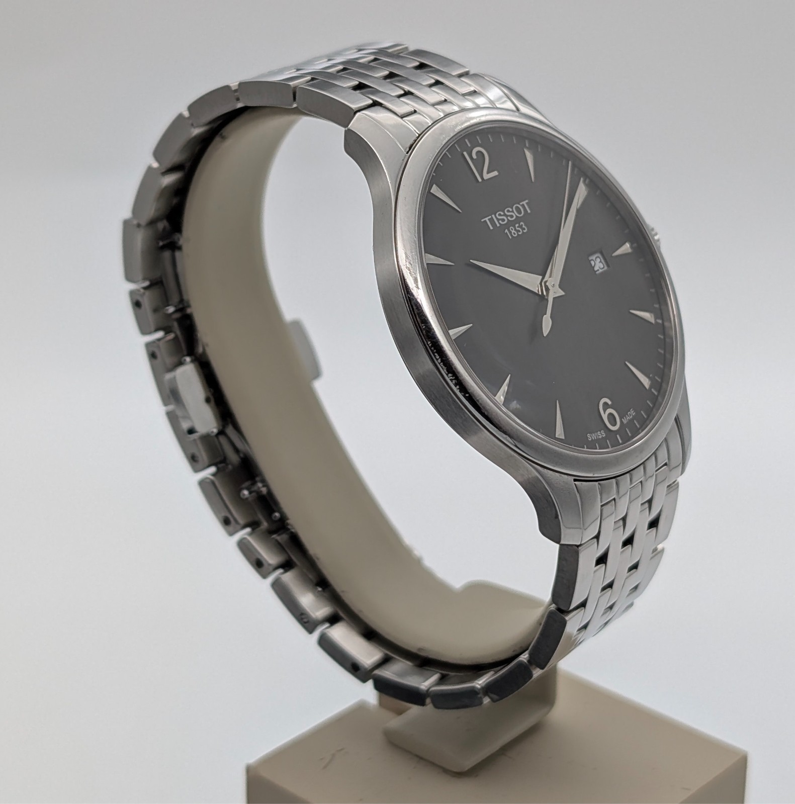 Tissot Tradition Herren Quarz T063610A Black/Silver – Ø42mm Herrenuhr #3130