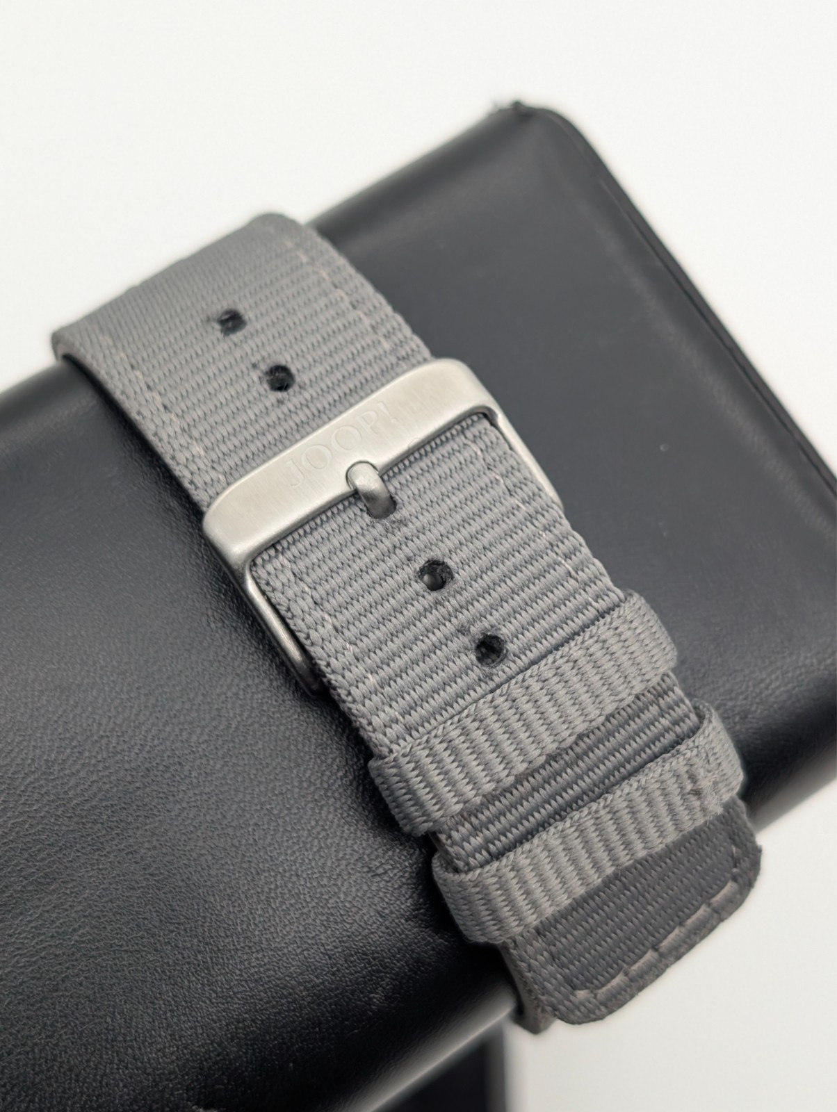 Joop 2033710 Armbanduhr – Ø45mm Quarz Stoffarmband Grau #3135