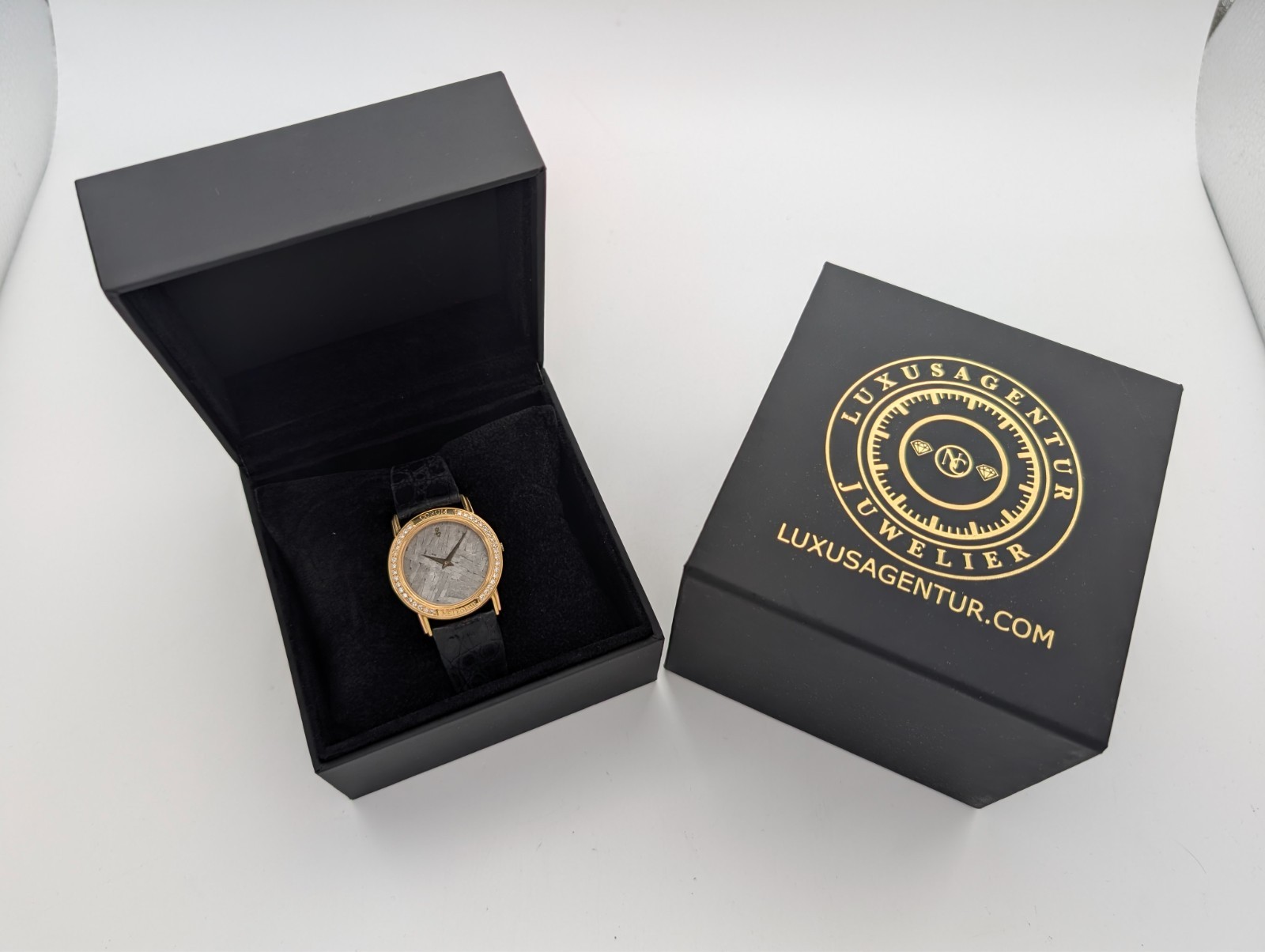CORUM Meteorite 18K Gold Ref. 50.450.65 - Ø31mm Damenuhr Diamond Bezel #3402