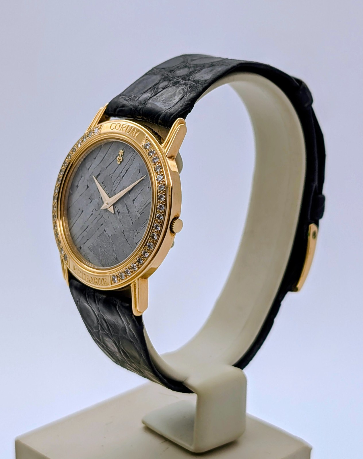 CORUM Meteorite 18K Gold Ref. 50.450.65 - Ø31mm Damenuhr Diamond Bezel #3402