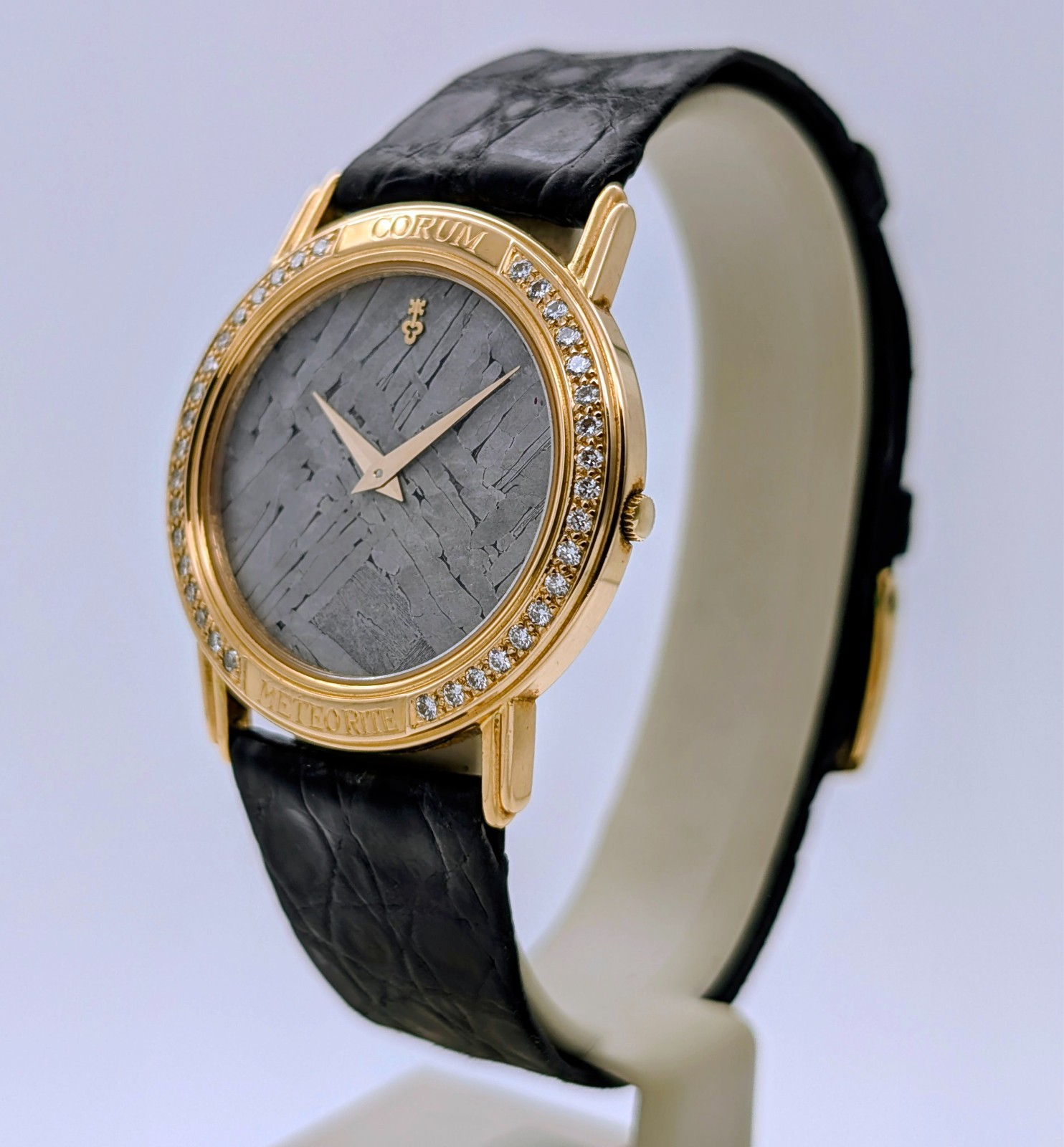 CORUM Meteorite 18K Gold Ref. 50.450.65 - Ø31mm Damenuhr Diamond Bezel #3402